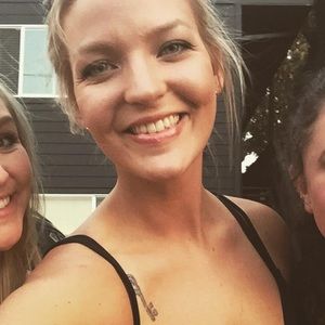 Meet your Posher, Cynthia